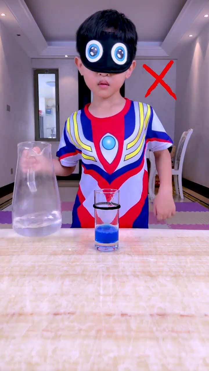 Sixth Sense Pouring Challenge丨छठी इंद्री डालने की चुनौती#Funnyfamily#Partygames#Shorts#Challenge
