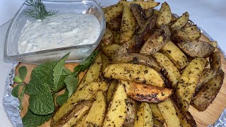 Patatas Bravas Casera Acompañadas De Un Dip De Sour Cream بطاطا بالفرن سهلة ولذيذة