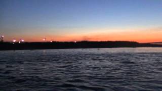 На резиновой лодке через реку енисей. В ручную. Видео высокой четкости. На резиновой лодке через реку енисей. В ручную. Видео высокой четкости.