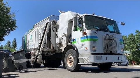 Volvo WXR64 - Amrep Octo Split ASL Garbage Truck