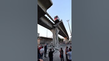 After part of a subway bridge collapsed,a train miraculously managed to stop just at the last second