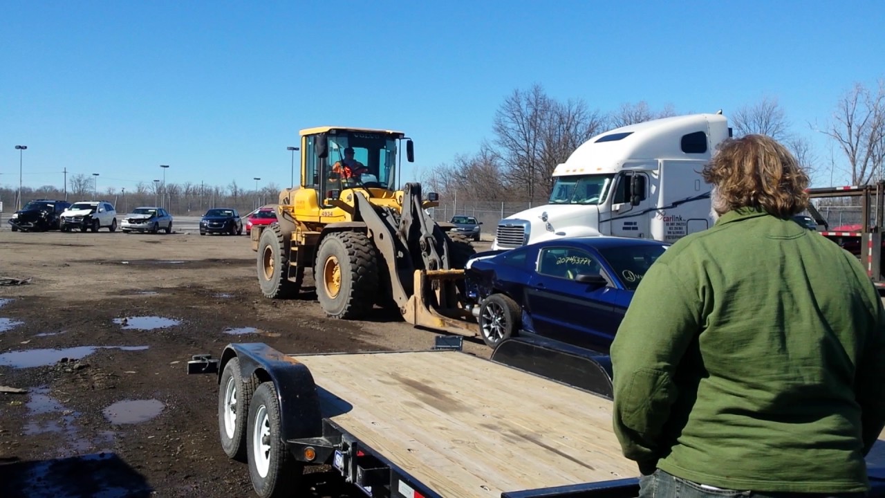 Copart Payloader Loading a Car onto a Trailer the Easy Way YouTube