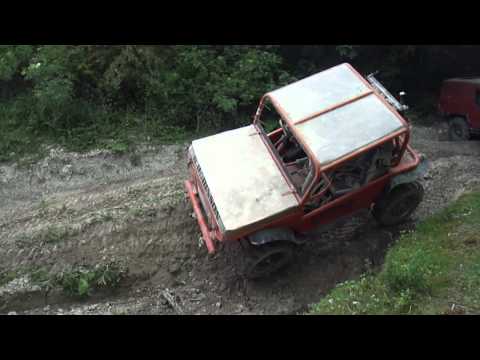 Land Rover Disco at Devils Pit 4x4 offroad course, May 2011