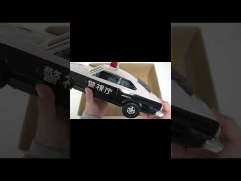 大きいレトロなパトカーが緊急出動します A Large Retro Police Car Will Be Dispatched In An Emergency Shorts 