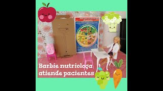 Barbie nutriologa atiende pacientes