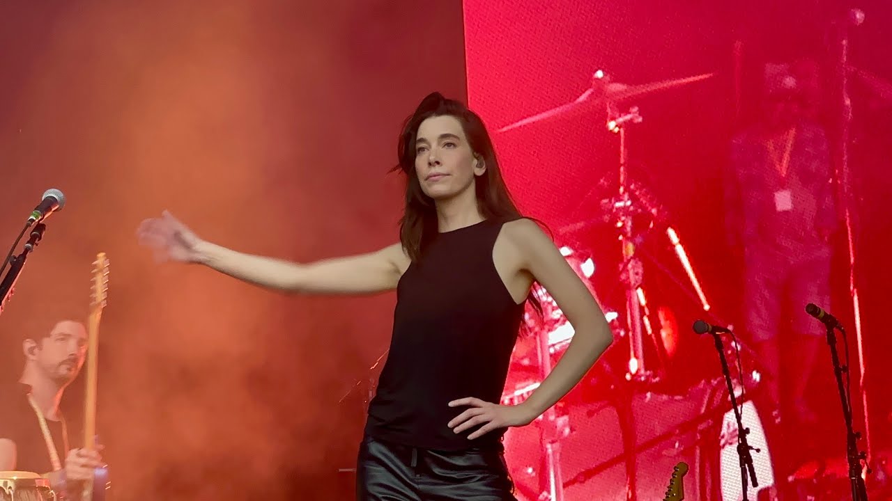 HAIM - Blood on the Street - LIVE - Glastonbury UK - 28 June 2025