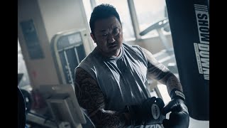 マ・ドンソク、衝撃の人間サンドバッグシーン！『悪人伝』本編映像