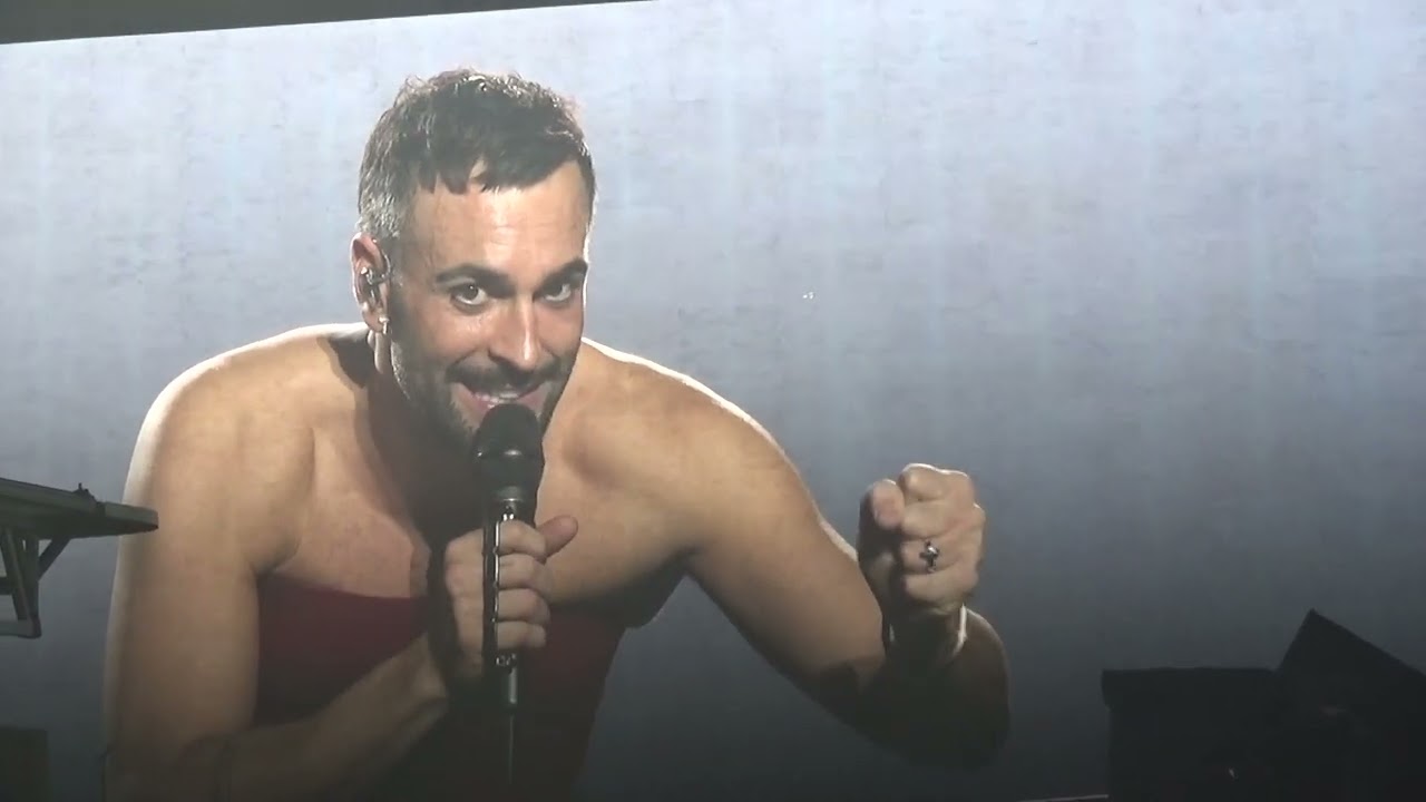 MARCO MENGONI - ROMA- 13/11/2025- palazzo dello sport- gara di decibel e l'Essenziale