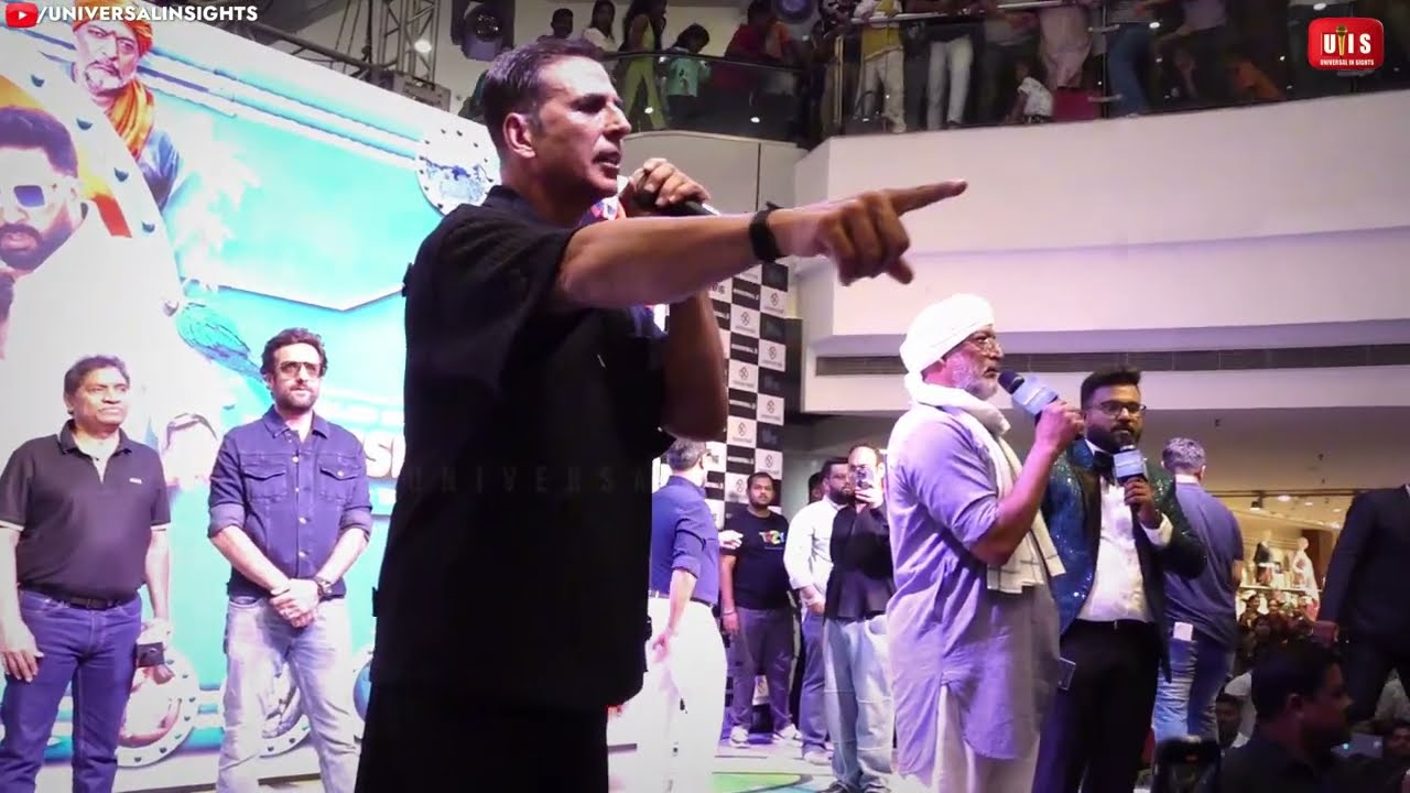 Akshay Kumar's Angry Reaction after A Woman and Child Touch*d  inappropriatly at Housefull 5 event! - YouTube