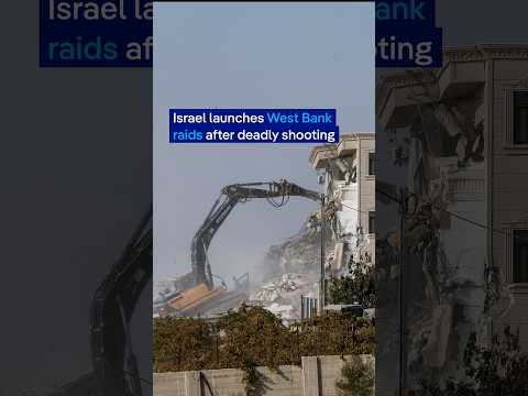 Israel launches West Bank raids after deadly shooting | DW News