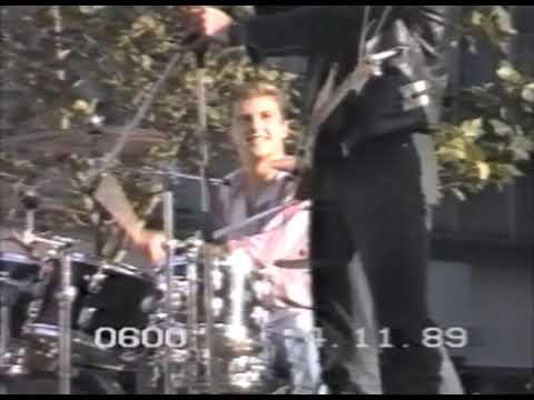 Republic play Gentleman's Walk 1989