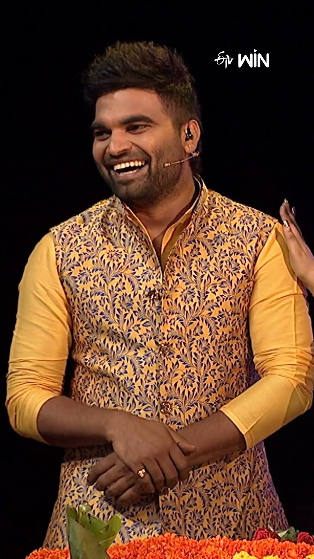 #shorts - పూర్ణ ని చూసి సిగ్గుపడుతున్న ప్రదీప్..! #dhee #comedy #pradeep #poorna
