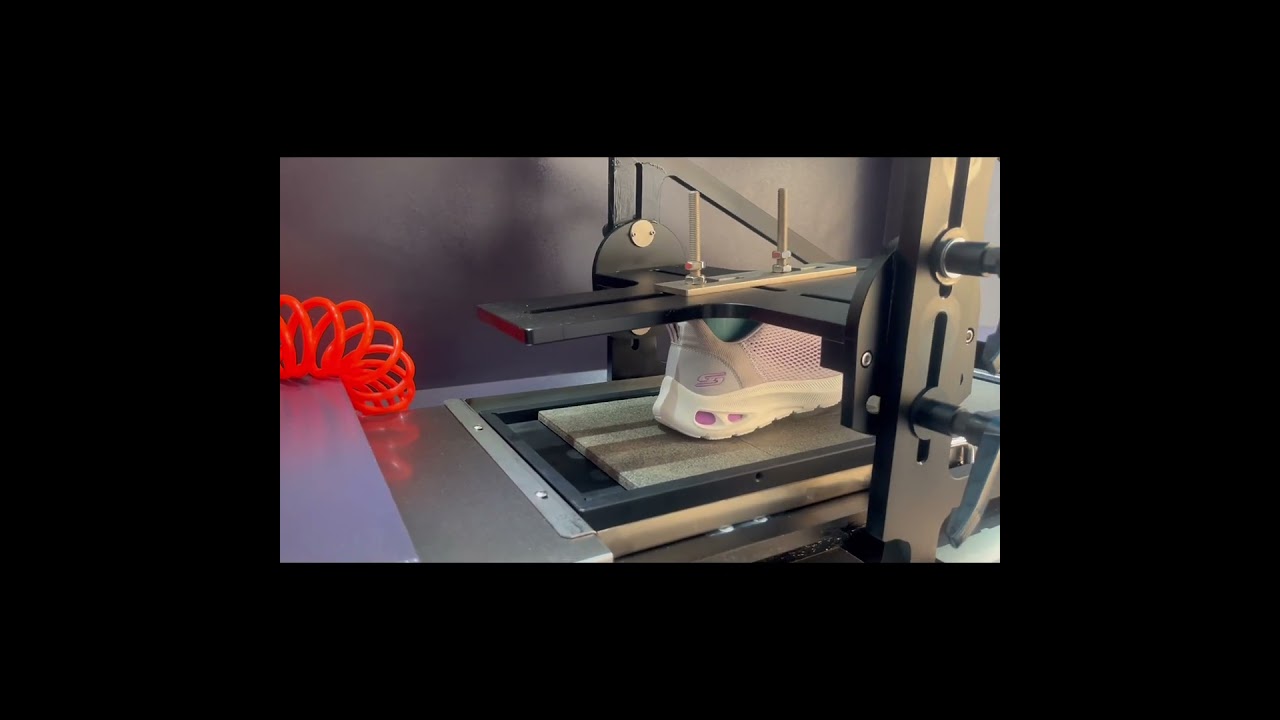 Slip resistance test for sports shoes 