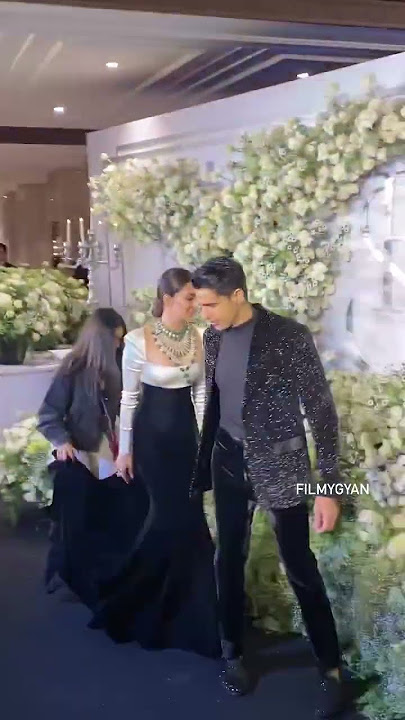 Haanth pakad kar dulhe Raja Sidharth Malhotra laaye apni dulhaniya Kiara Advani ko at