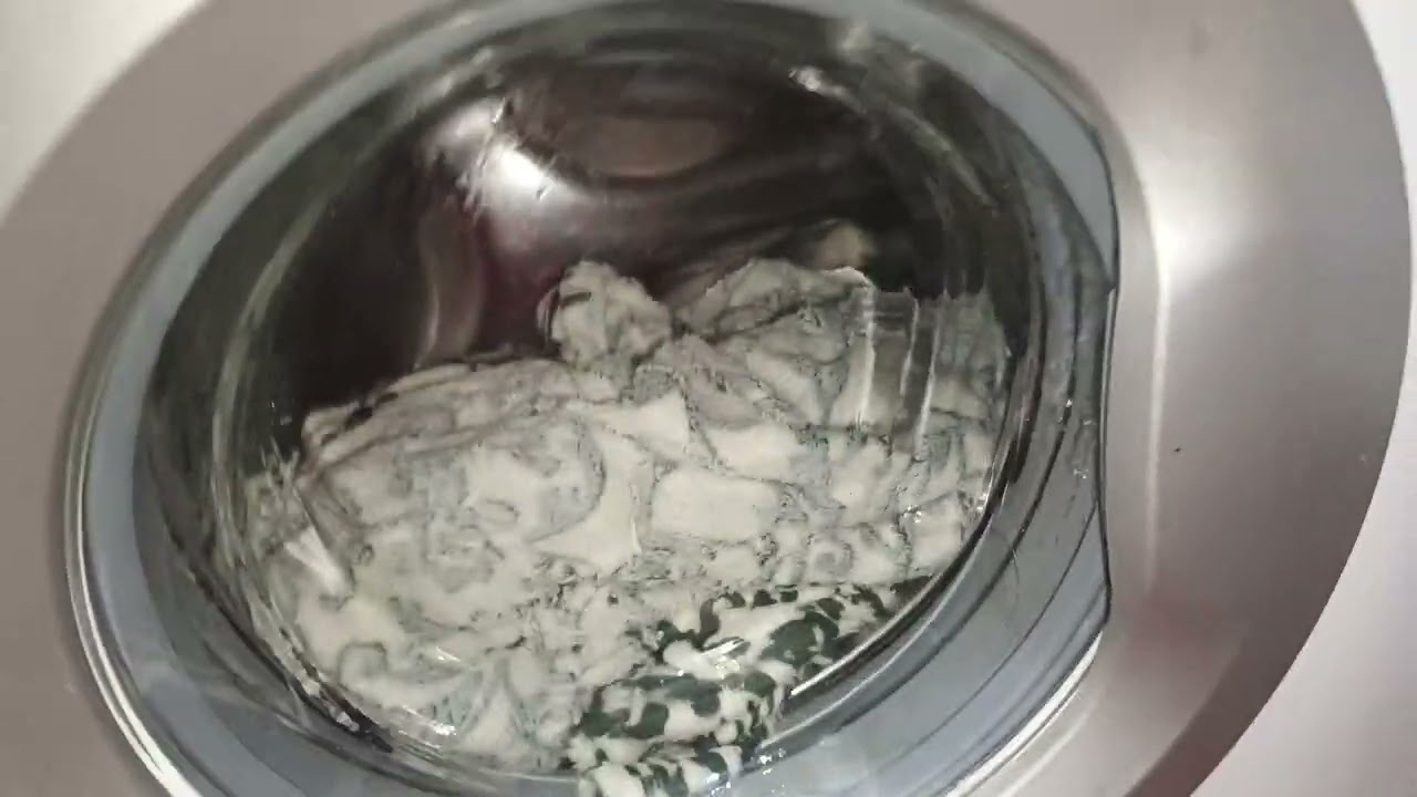 washing the plaid. There's bacon on the washing machine. The program is mini-90° without draining.