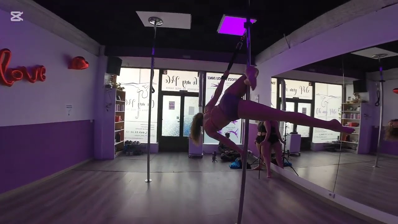 Pol dancing indor by dron fpv 👌❤️