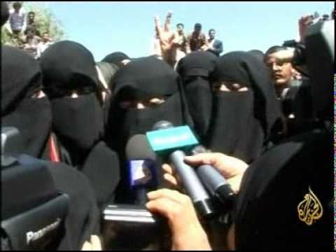 إستقبال حاشد في جامعة صنعاء لحنان السماوي