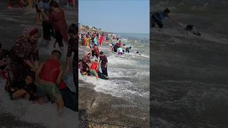 উত্তাল সমুদ্রে গড়াগড়ি খাচ্ছে ট্যুরিস্ট #sea #shorts #beach #viral #Waves