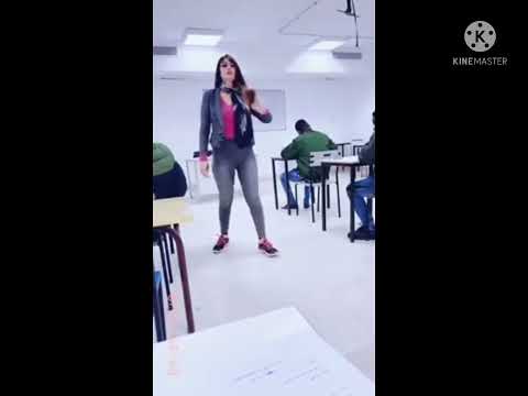 أستاذه تونسية تثير إعجاب رواد الفايسبوك بجمالها الخارق و المثير 😨😱😱
