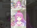 金色に輝くフィギュアを見つけて大喜びする
