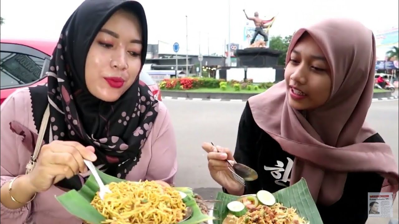 MAKAN BAKMI JOGJA PALING ENAK YANG PERNAH DICOBA, APALAGI SAMBIL NONGKRONG PINGGIR JALAN