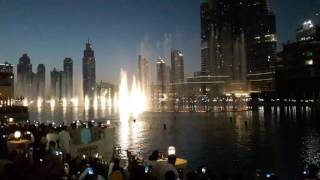 Dubai mall dancing fountain