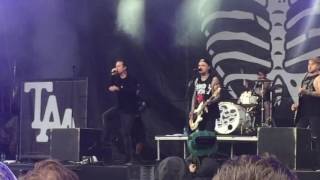 The Amity Affliction - I Bring The Weather With Me (Live, Download Festival 2016)