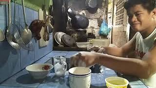 NAGHUHUGAS AKO NG MGA PINGGAN.