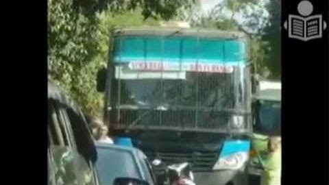 Viral!!! Video Anggota TNI dengan GAGAH BERANI Hadang Bus Yang Ugal Ugalan