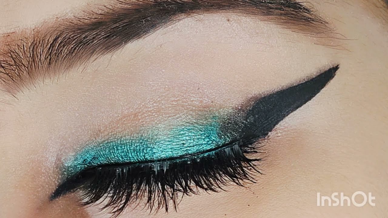 Bold Green Winged Kajal Look 💚🖤Sharp Wing + Green Glam Eyes ✨