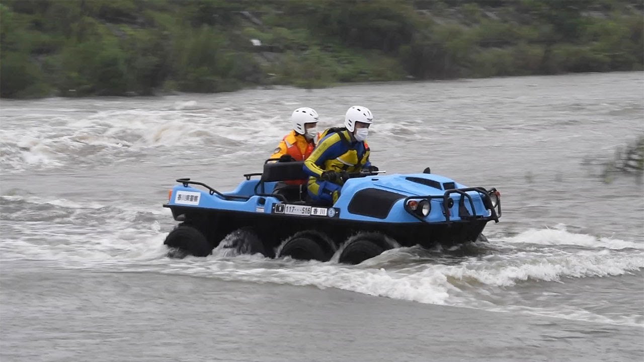 大雨や台風を想定 水陸両用車 ａｒｇｏ アーゴ と高性能救助車 ウニモグ で救出訓練 Youtube