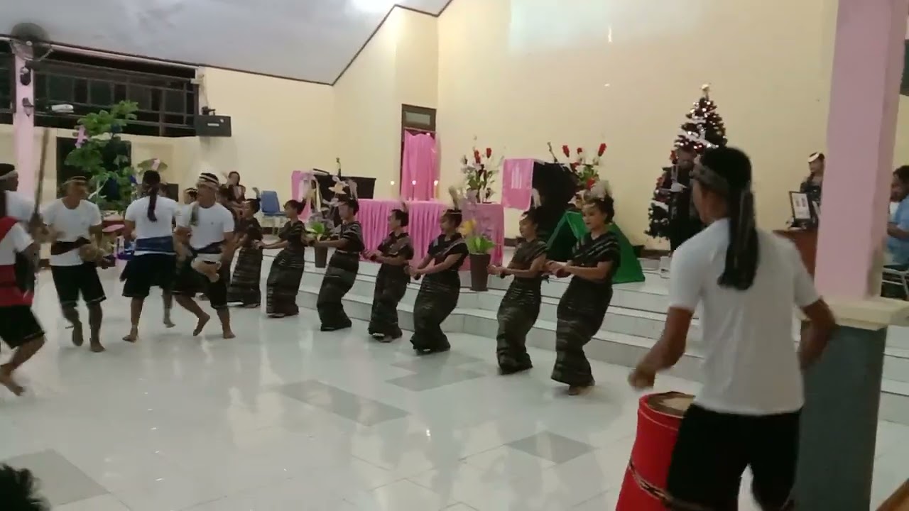 tarian yakyakit Tanimbar