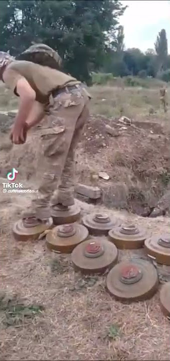 soldiers doing dumb stuff