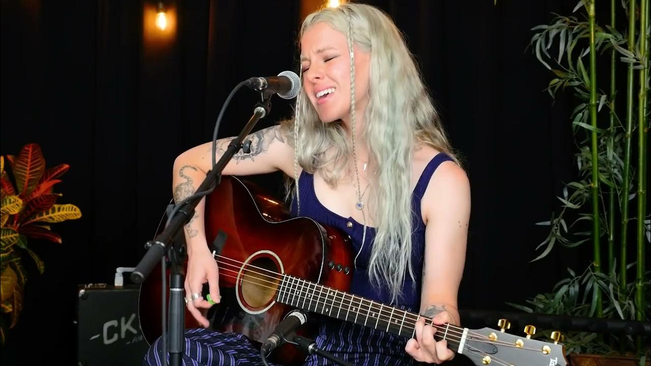 Goldie Boutilier - Cowboy Gangster Politician (Hidden Track Acoustic Session) Goldie Boutilier - Cowboy Gangster Politician (Hidden Track Acoustic Session)