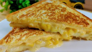 Quick and easy delicious corn sandwich recipe with cheese! Tasty breakfast recipes with bread toast Resimi