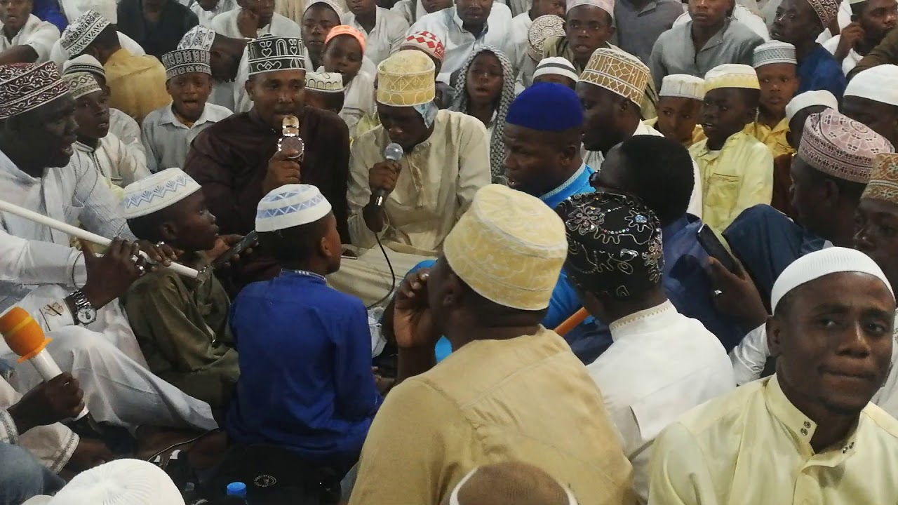 NURULYAQIN MADRASA
 wasoma kaswida ya zaman 1994 @ KAIFA  TARQA/

wamliza jogoo wa dufu