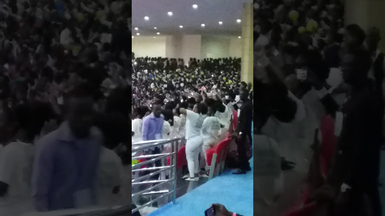 1 dos maiores coro de ANGOLA... Coro B Nacional do Bom Deus, com mais de Dez mil coristas femenino