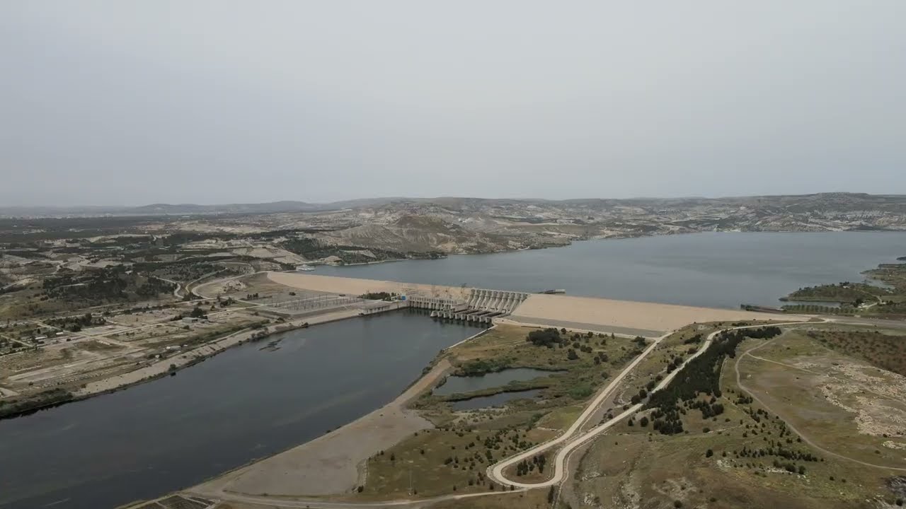 Birecik Barajı, Nizip Suriyeliler Mülteci Kampı, Zeugma Seyir Tepesi (Mayıs 2022).