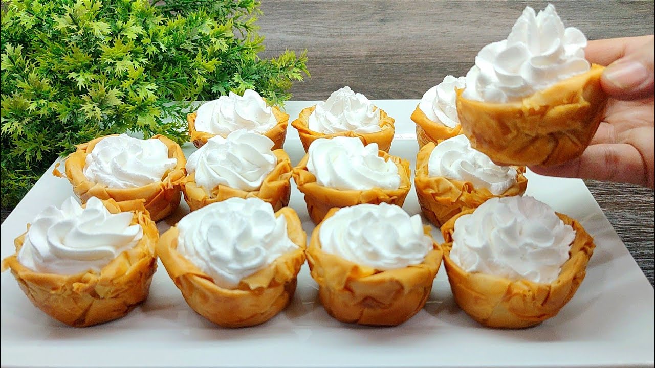 الجلاش الحلو أعملية بالكريمة كبات من غير رص صوانى ولا شربات