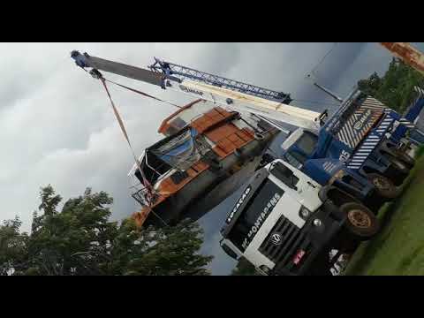 www.extraderondonia.com.br-Guindaste tomba e destrói barco que estava sendo içado em Pimenteiras