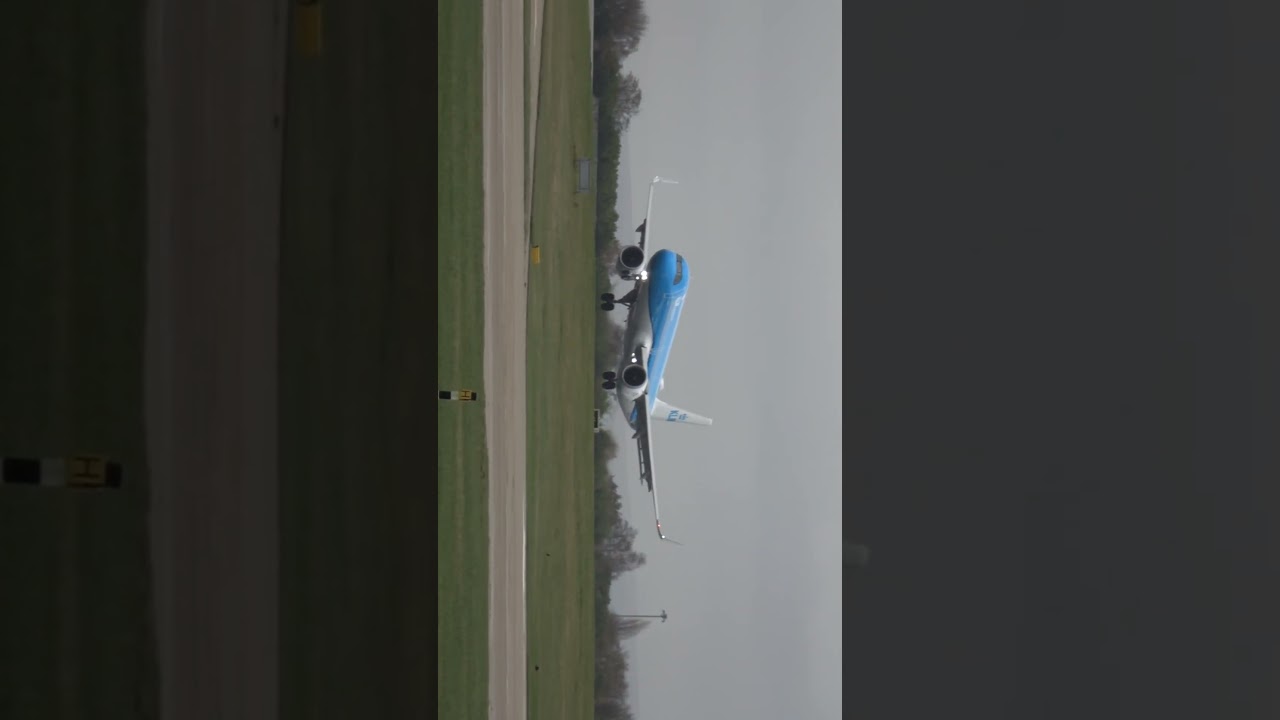 KLM A321neo Bouncy Landing Manchester Airport