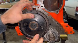 How to install the Camshaft timing gear and the crankshaft of the Chevrolet six-cylinder engine ?