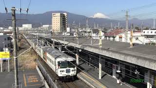 【懐かしの乗り得列車 521M】 東海道本線 185系 普通 伊東行き 後ろ5両は熱海で切り離し 鴨宮駅 着発シーン 富士山バック