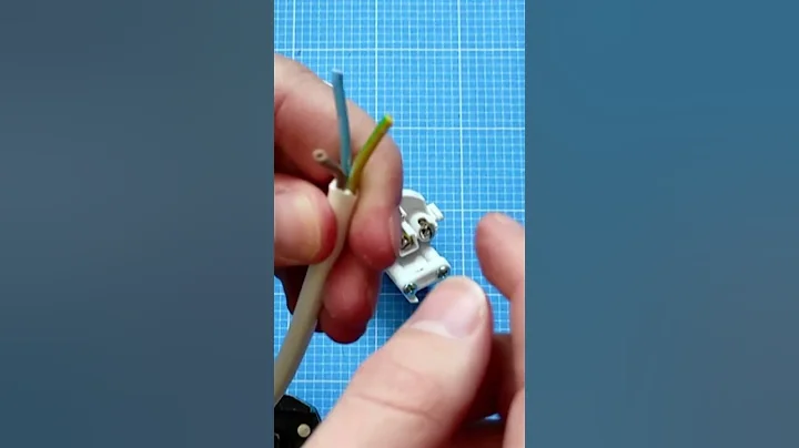 European Electric Cable: Blue Wire, Brown Wire & Green-Yellow Stripe (Live, Neutral, Ground)