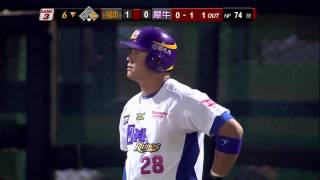 20131029 CPBL 獅vs犀牛 6下 高國輝的深遠飛球，隨著展元主播的聲音一起飛到界外去了QQ