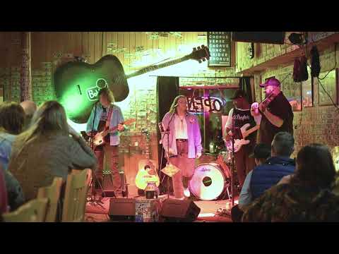High Class White Trash - Bobby's Idle Hour - Court Taylor