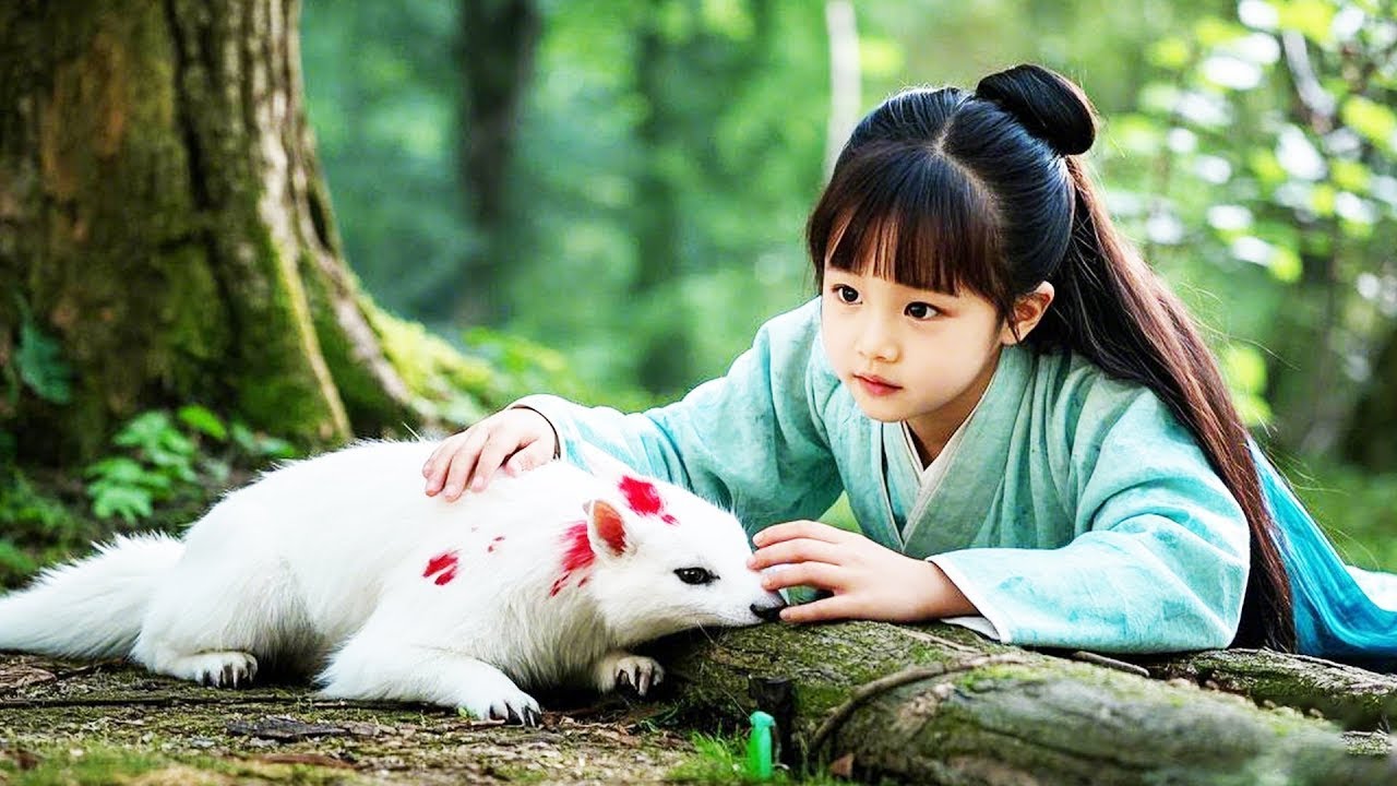 تنقذ الفتاة وحش صغير ، وبعد سنوات عديدة ، يرد الجميل ويقذنها من الاشرار