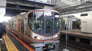 JR西日本大阪駅で323系（クリスマス表示）普通大阪環状線行き発車シーン（2019年12月25日水曜日）携帯電話で撮影