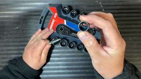 (52) Lets take a look at a pass through socket set.