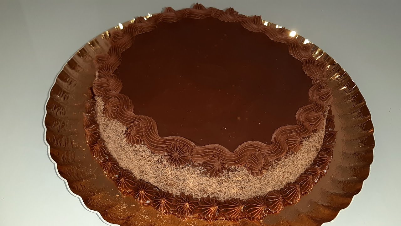 TORTA DI COMPLEANNO AL CIOCCOLATO/Chocolate cake / Tort de cioccolato/Gateau au chocolat